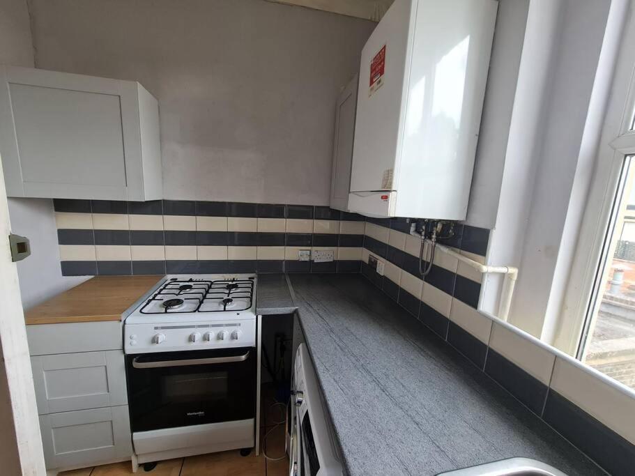 Cute One Bedroom Apartment Londres Extérieur photo